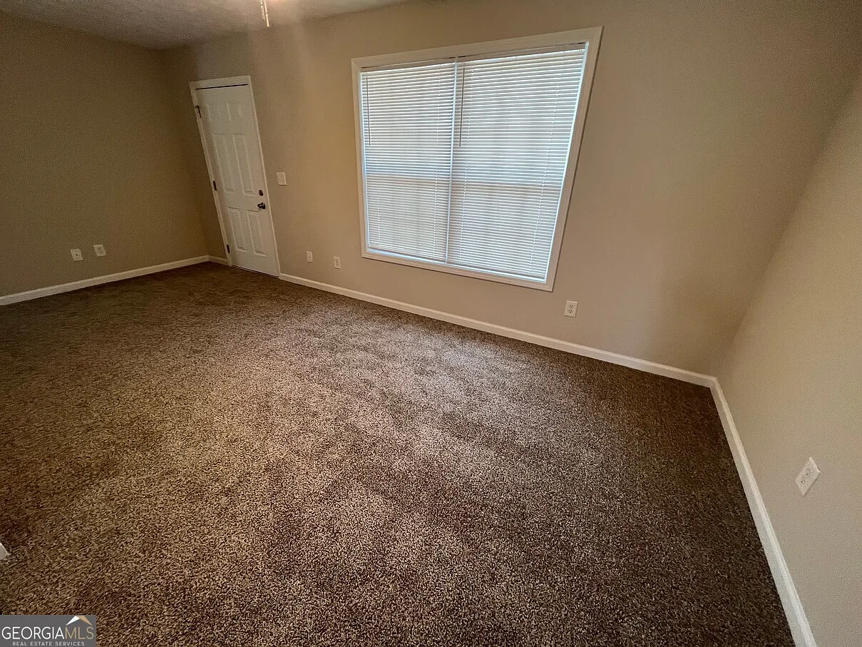 3 bed, 2.0 bath, 1100 sqft, $1,495 — Photo 2