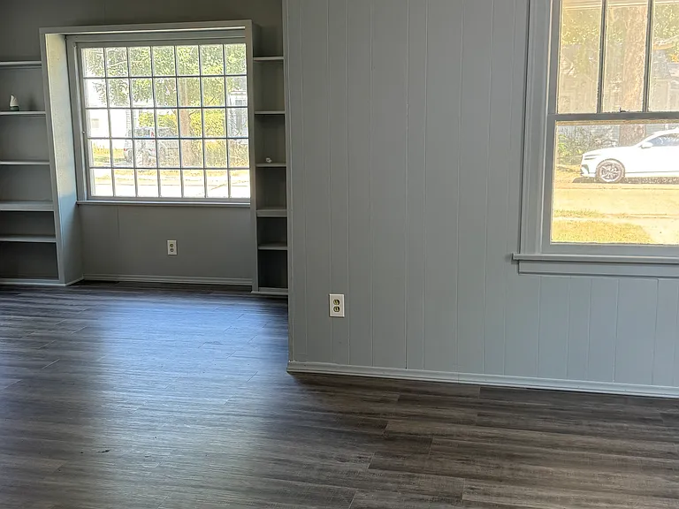 1527 N Woodland Ave — Photo 3