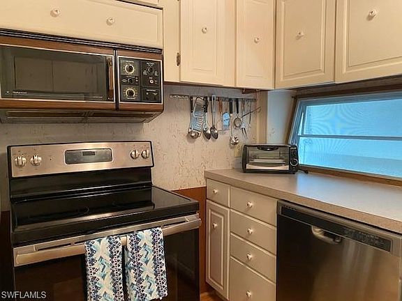 5th image of 20601 Port Dr