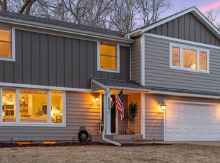 5864 Stoneybrook Dr, Minnetonka, MN 55345