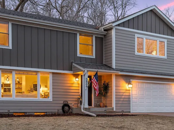 5864 Stoneybrook Dr, Minnetonka, MN 55345