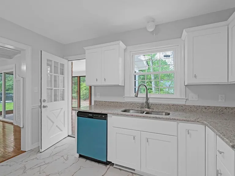 306 Granville Dr — Photo 15