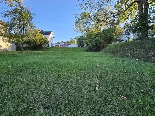 105 Holland Ave, Morgantown, WV 26501