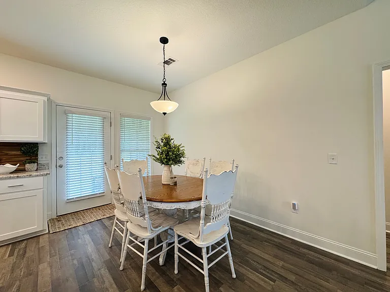 218 Portland Pl — Photo 8