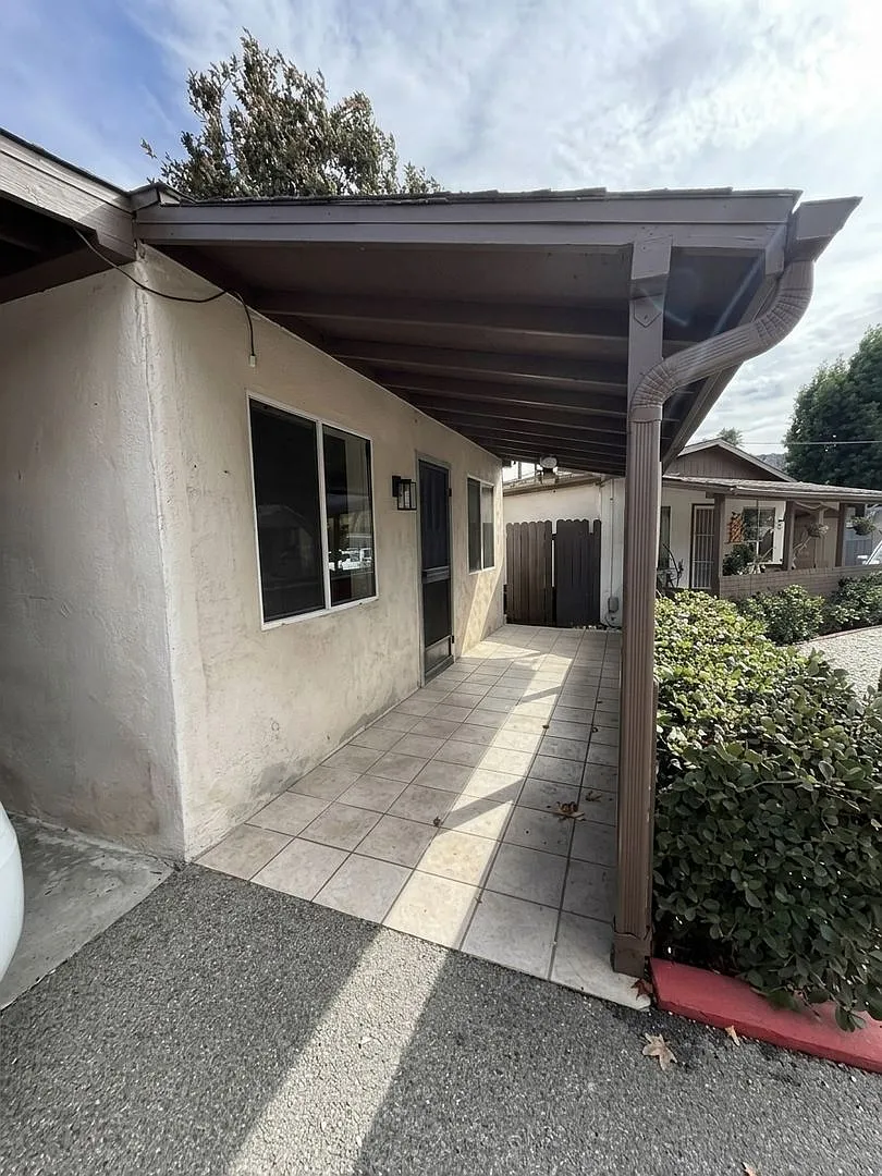 1 bedroom Cottage - Vaulted Ceiling, Washer/Dryer Hookups, a/c, Fenced Yard/Patio, Pet Friendly — Photo 2