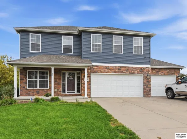 10505 N 152nd Avenue Cir, Bennington, NE 68007