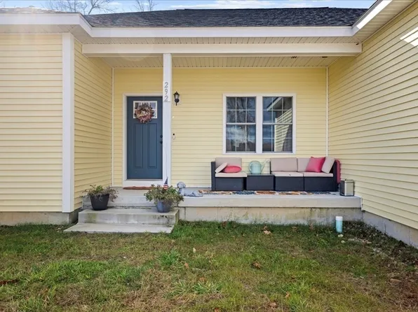 292 Cournoyer Blvd, Southbridge, MA 01550