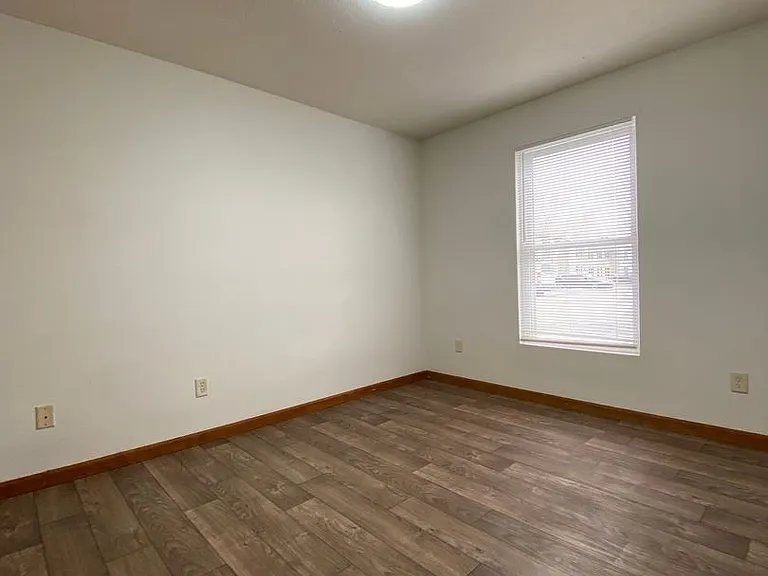 275 Woodridge Ct — Photo 10