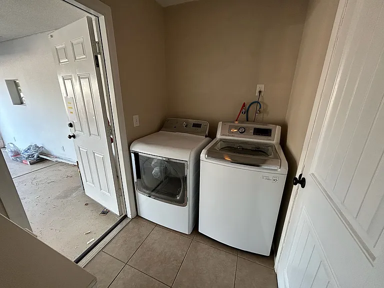 2933 W Muriel Dr — Photo 38
