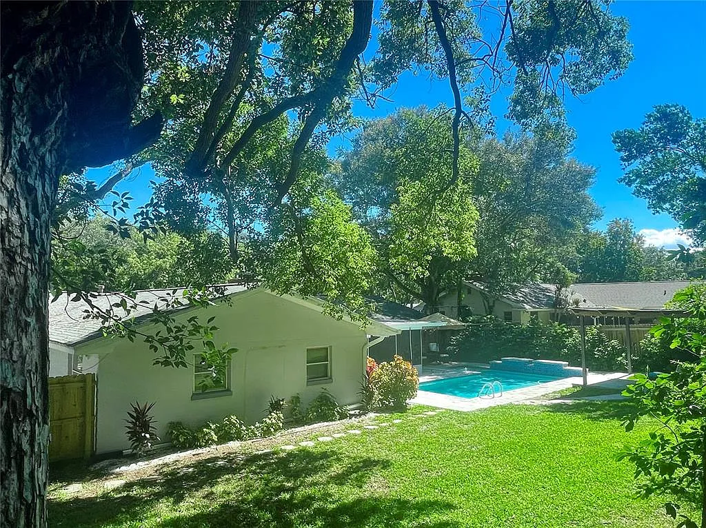 4 bed, 2.0 bath, 1895 sqft, $5,000 — Photo 2