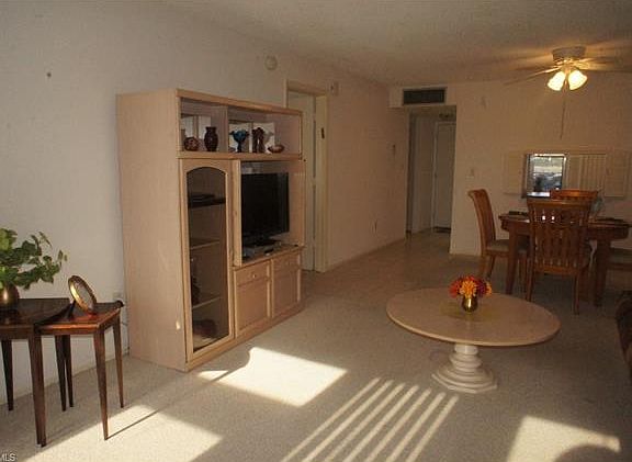5th image of 6102 Augusta Dr APT 105