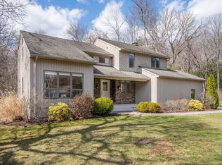 26 Crosswood Rd, Farmington, CT 06032