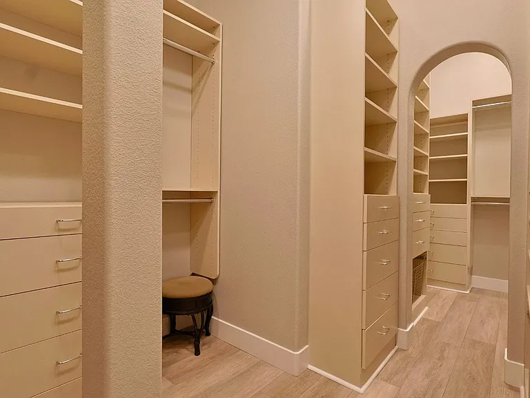 12047 Oakland Hills Dr — Photo 45