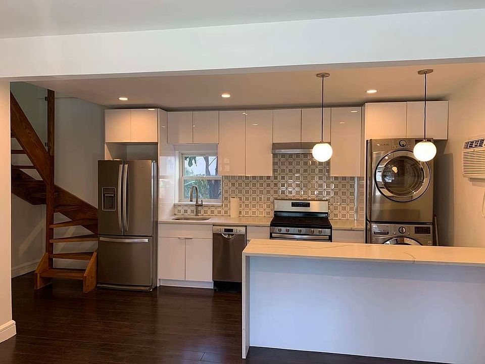 1st image of 396 Bond St Townhouse 1