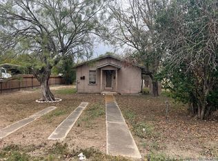 1301 Avenue S, Hondo, TX 78861