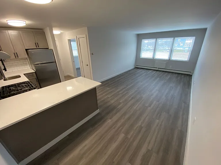 212 3rd Ave — Photo 3
