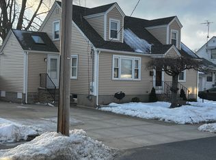 18 Charter St, Johnston, RI 02919