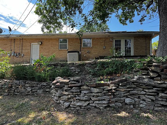 4th image of 4820 Brookline Dr