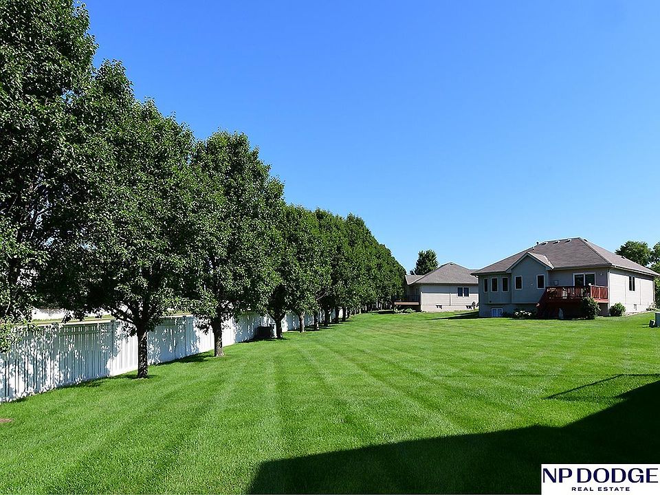 2nd image of 9522 Valley Road Cir