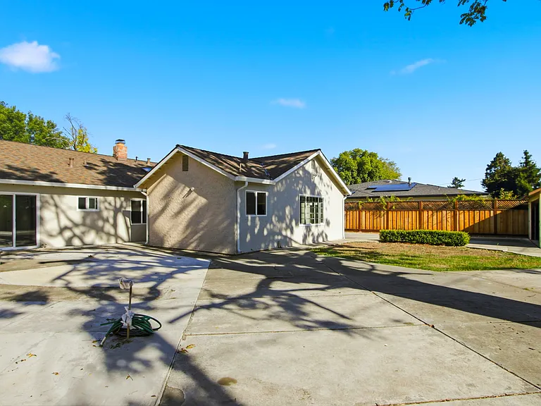 12610 Paseo Flores — Photo 43