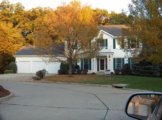 2102 Oak Crest Manor Ln, Ballwin, MO