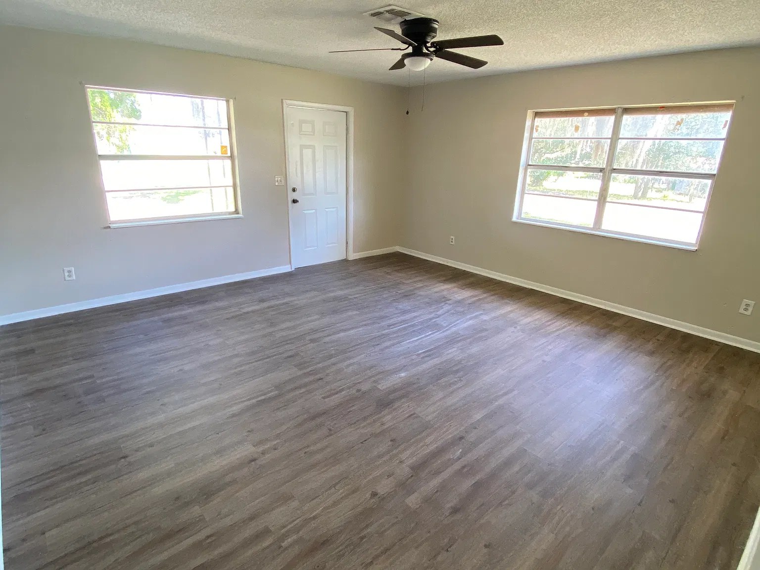 2 bed, 1000 sqft, $1,200 — Photo 1