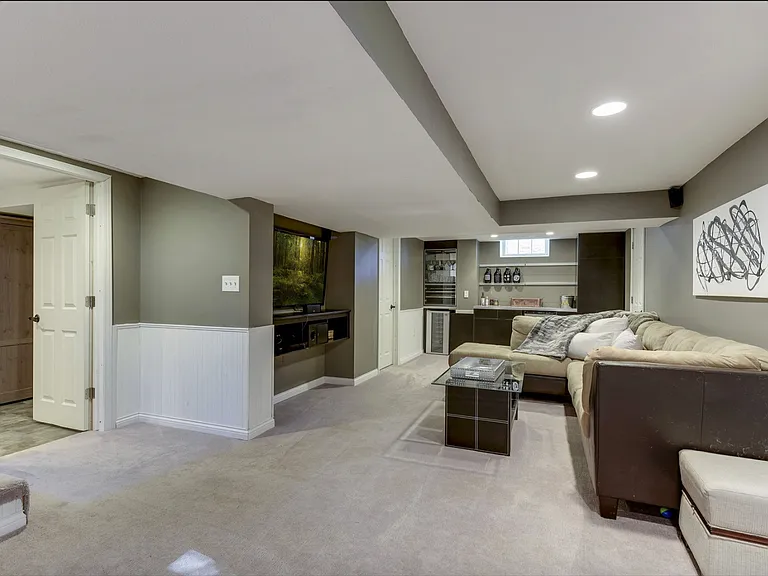 5028 Bedford Ave — Photo 13