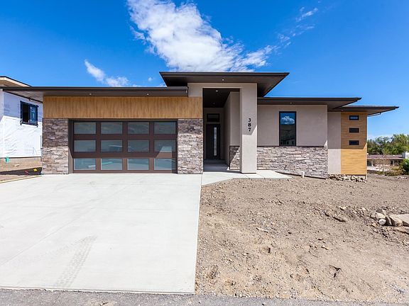 4th image of 387 Aiguille Dr