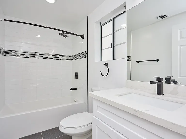 381 Waldo Ave #1 — Photo 1
