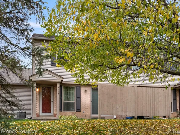 3112 Hidden Ridge Dr #2, Waterford, MI 48328