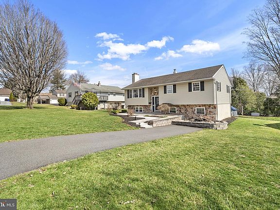 4th image of 205 Hickory Ln
