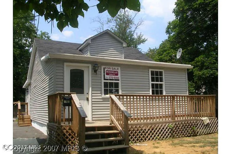 1007 Larchmont Ave photo 1