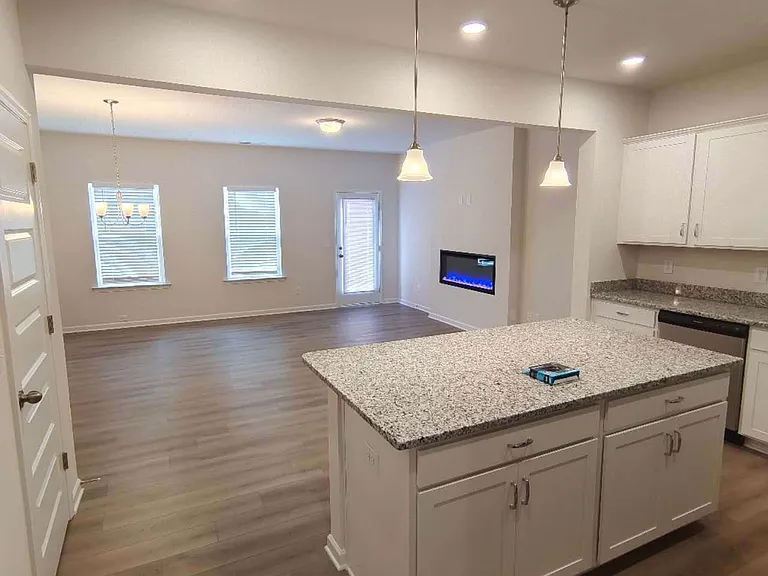 269 Dupont Dr — Photo 3