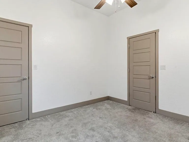 434 E Tyler Ct — Photo 23