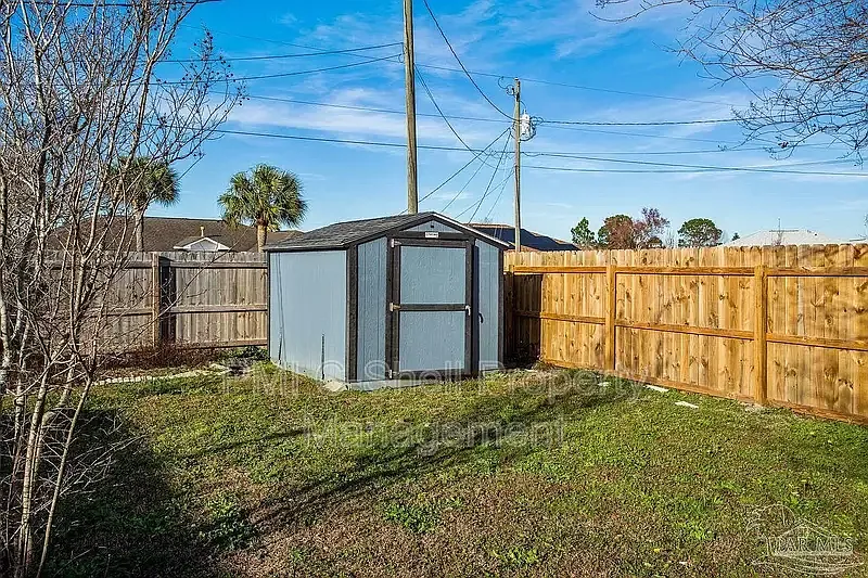 3 bed, 2.0 bath, 1423 sqft, $1,695 — Photo 3