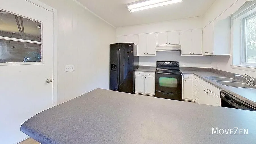 510 Wesley Ave Wilmington, NC 28403 Roomy Ranch House & Lot with Large Deck — Photo 3
