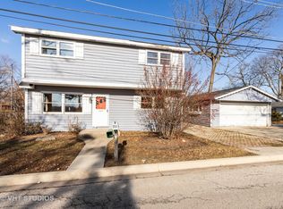 118 Shadydell Ave, Mundelein, IL 60060