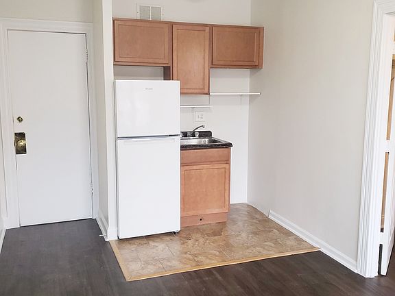 4th image of 2065 W Lawrence Ave #1
