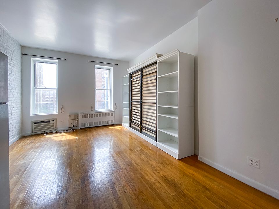 2nd image of 202 E 21st St APT 6C