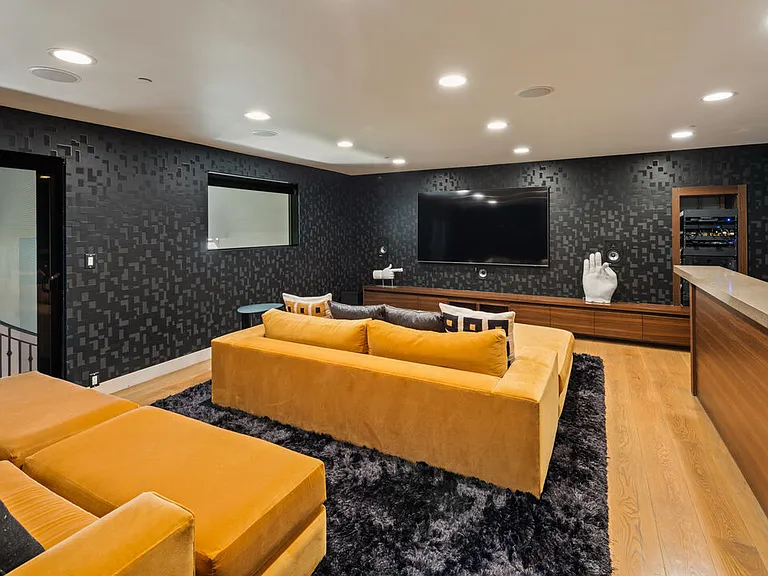 2826 Las Alturas St — Photo 34