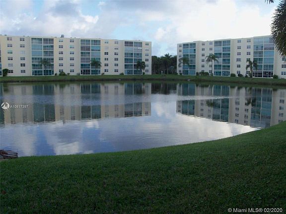 2nd image of 121 SE 3rd Ave APT 401