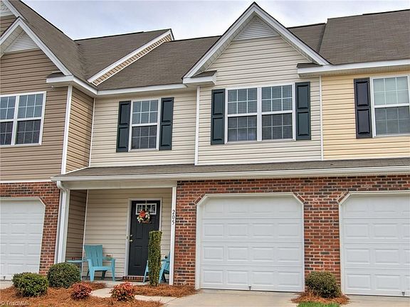 3rd image of 205 Blue Robin Way