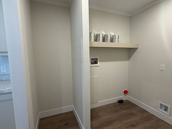 5th image of 2418 Douglas Rd #31