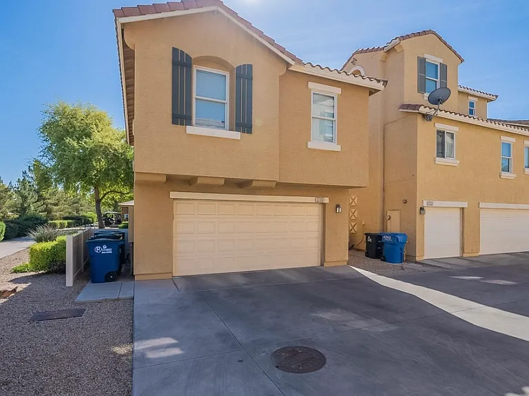 4240 E Jasper Dr — Photo 2