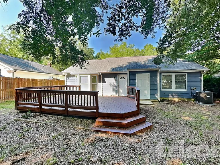 2104 David Earl Dr — Photo 17