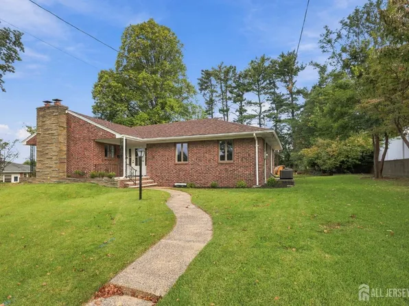 16 Charlotte St, Sayreville, NJ 08872