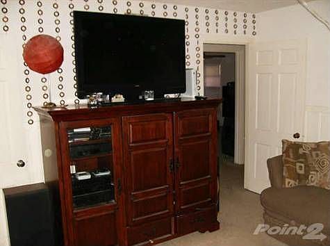 4th image of 1126 Lexington Ave
