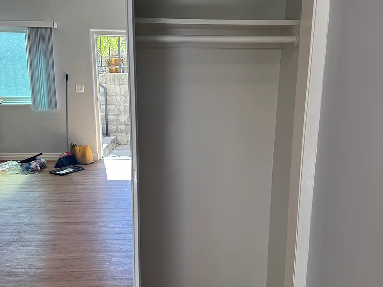 1040 N Laurel Ave #9 — Photo 4