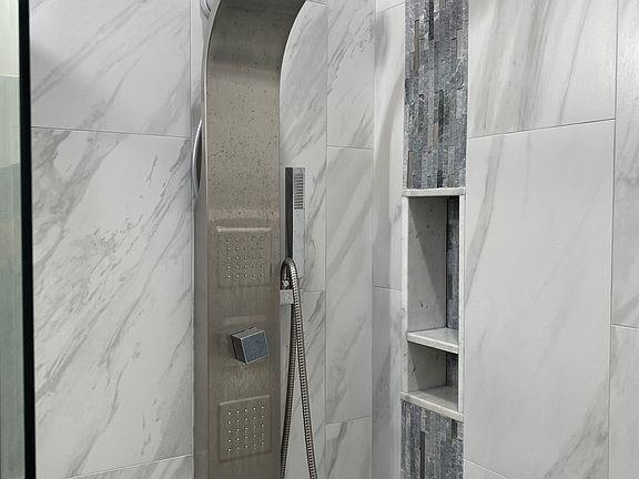 5th image of 37 Farquhar St #1