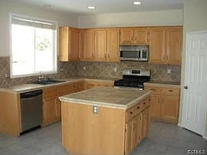 3rd image of 371 Winthrop Dr